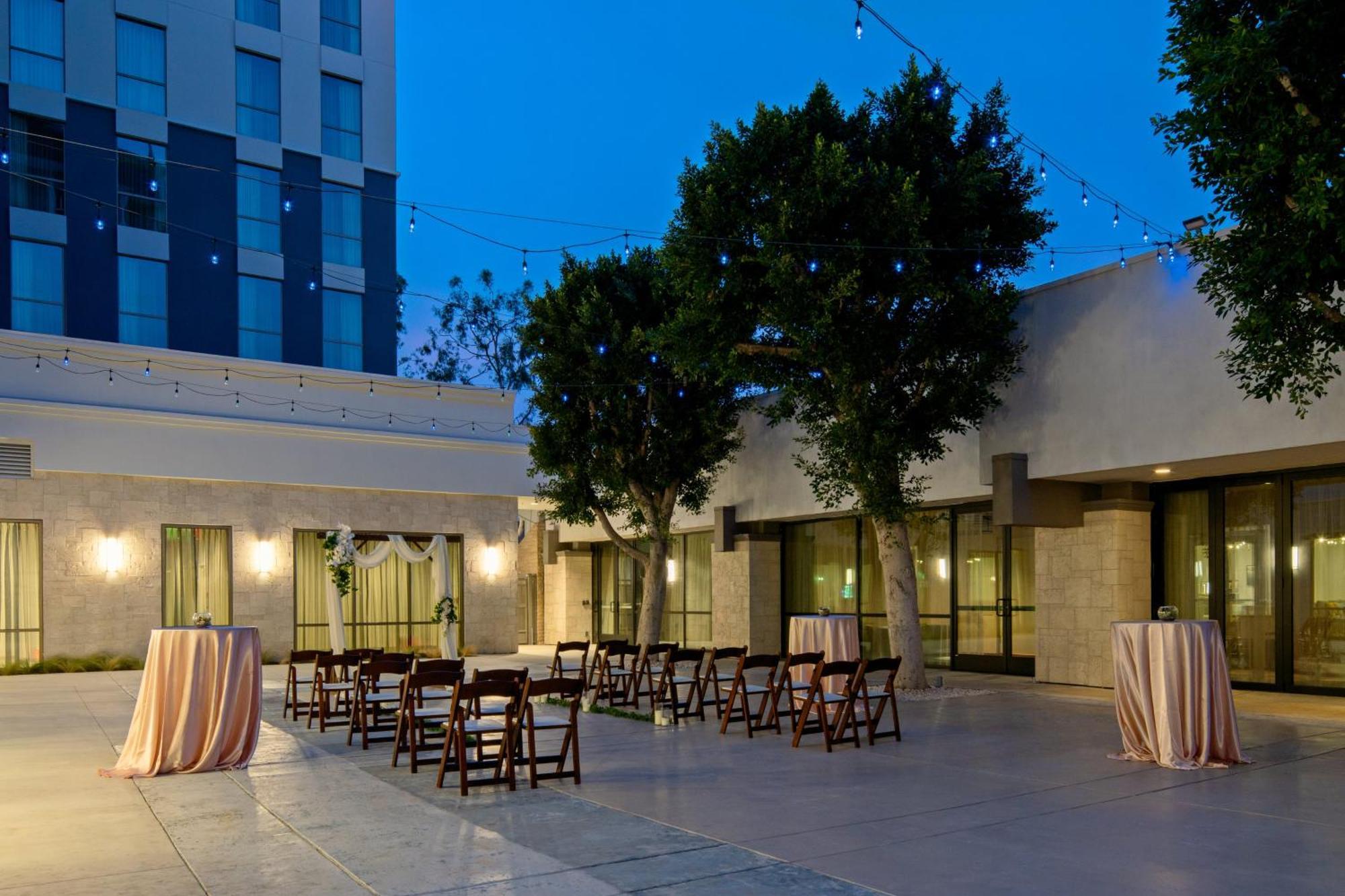 Holiday Inn Long Beach - Airport, An Ihg Hotel Exterior photo