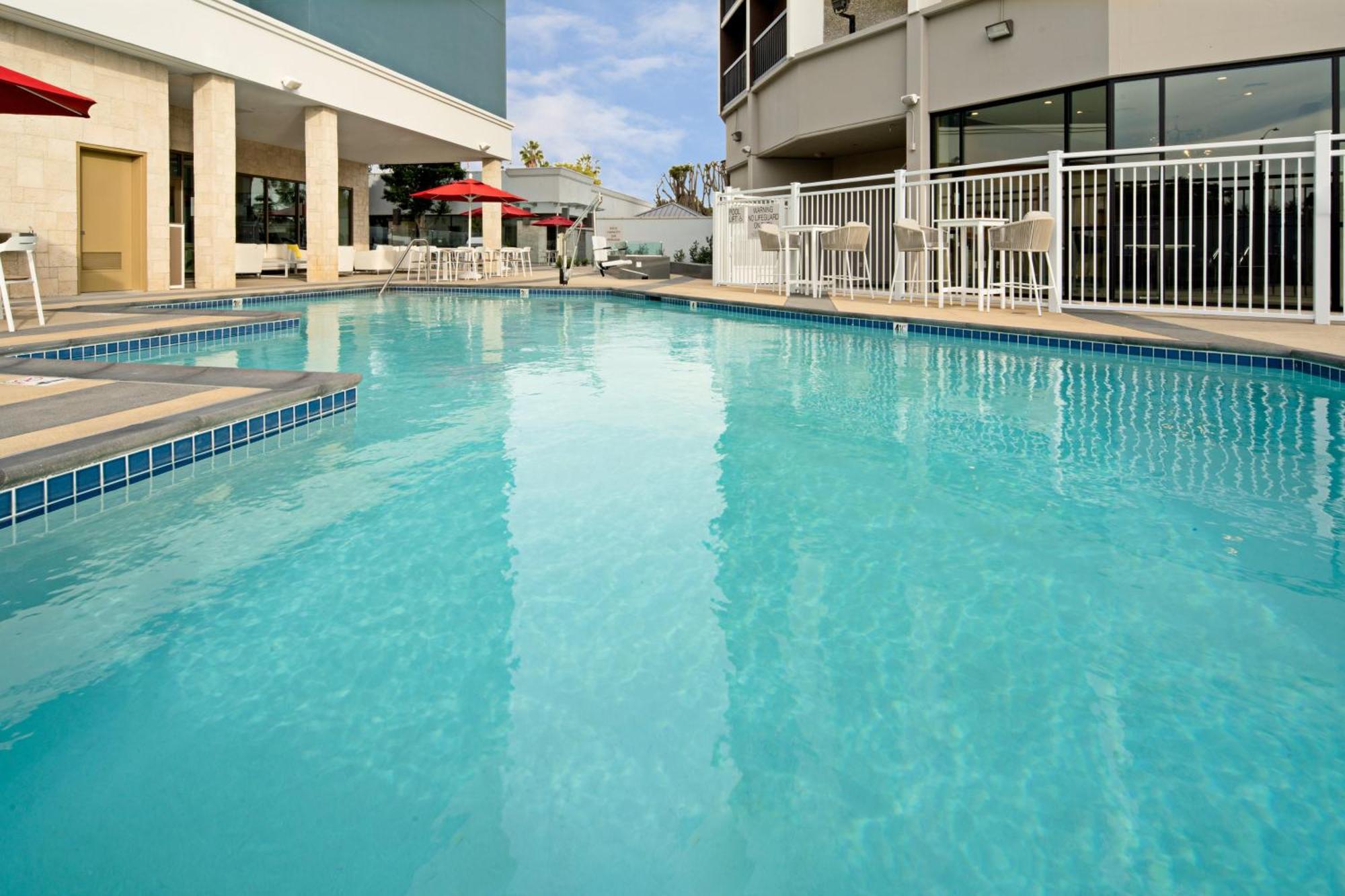Holiday Inn Long Beach - Airport By Ihg Exterior photo